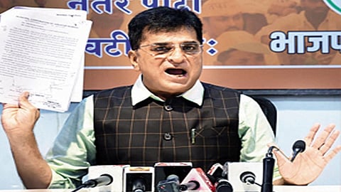 मुख्यमंत्र्यांनी संपत्ती दडवली; किरीट सोमय्यांची आयकर विभागाकडे तक्रार 