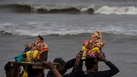 अखेर ज्याची भीती होती तेच झालं! गणेशोत्सवानंतर मुंबईत कोरोनाबाधीतांची संख्या वाढली; रुग्णांचे खासगी रुग्णालयालाच प्राधान्य