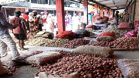 उत्पन्न बंद झाल्याने वसई 'एपीएमसी'च्या कर्मचाऱ्यांवर बेकारीची कुऱ्हाड;  बाजार समितीचा मात्र स्वेच्छानिवृत्तीचा सल्ला 