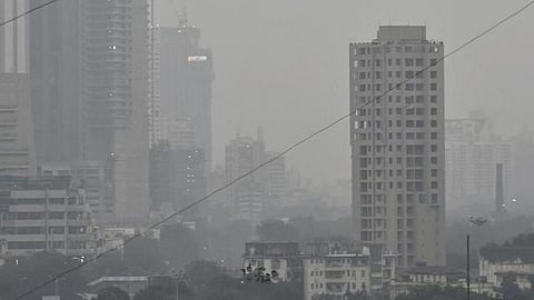 सलग सहाव्या दिवशी मुंबईची हवा अतिप्रदूषित; तापमानात घट झाल्याने धुलिकणातही झाली वाढ