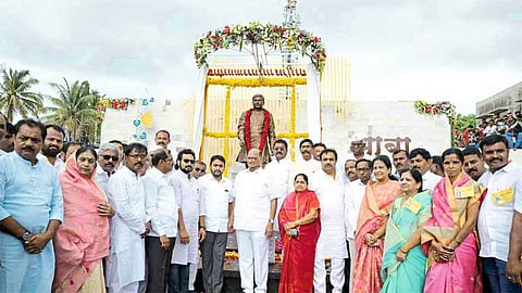आबा, काय घाई होती जाण्याची; शरद पवार गहिवरले
