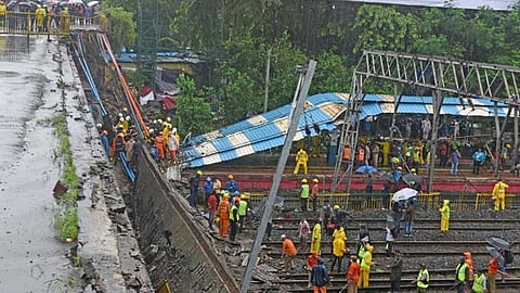 Build Lower Parel bridge in 10 Months