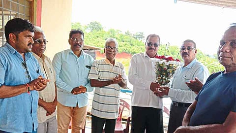 आकारीपड निर्मूलन समितीच्या अध्यक्षपदी दादा बेळणेकर 