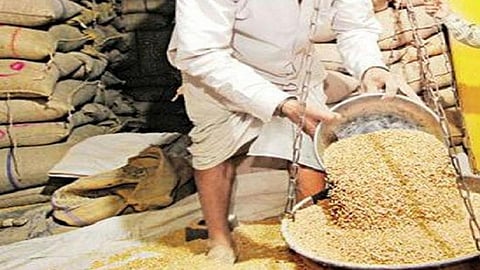 रेशनिंग तांदळाचा होतोय काळाबाजार