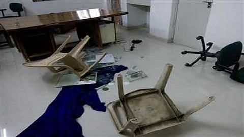 people in Amravati did Vandalism in Modi Hospital read full story 