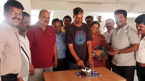 दुरावलेल्या भावंडांच्‍या चेहऱ्यावर खुलले ‘स्माइल’