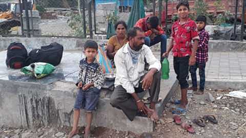 2Labour_with_Family.
