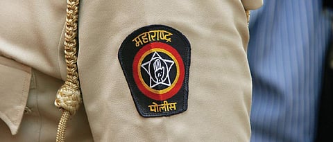  पेालिसावर तडी   