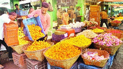 rate of flowers are high on the occasion of Gauri pujan 