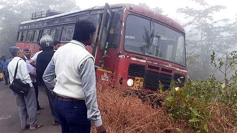 ST Accident On Chiplun Road Ratnagiri Marathi News  