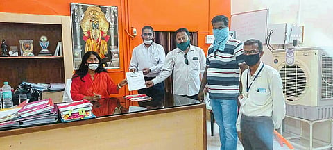 तलाठ्यांनी कशासाठी केले काम बंद 