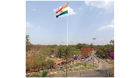 ऊर भरून आणणारा ध्वज