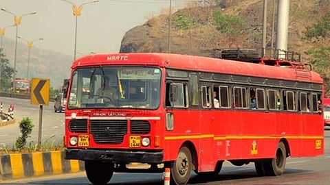 Use Of Smart Card Helps To Travel Without Money Ratnagiri Marathi News 