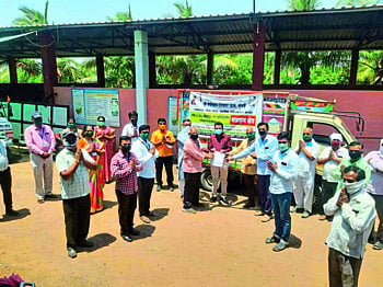 गोरगरीबांसाठी शिक्षकांनी उभारला "सानेगुरुजी अन्नदान स्वेच्छानिधी" 