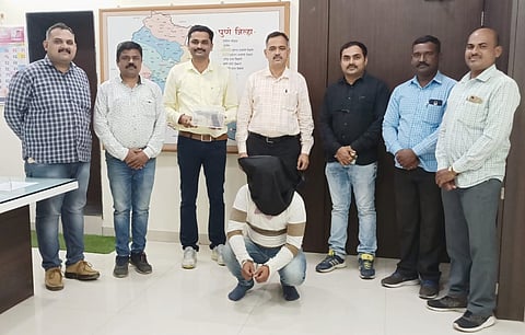 A team of Pune Rural Local Crime Branch has nabbed an illegal village pistol holder at Patas..jpg