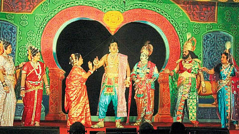 गणेश कला क्रिडा-सुरभि कला ऍकॅडमी आयोडित आभिमन्यु लग्नाचा प्रस्थाव करताना श्रीकृष्ण व बलराम मधील एक प्रसंग...(