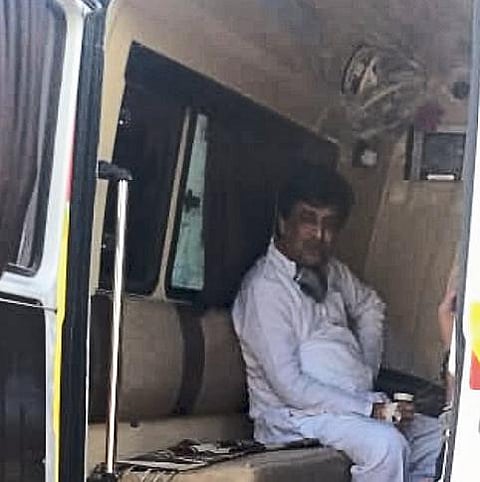 Minister Ashok Chavan takes care of Nagarkar