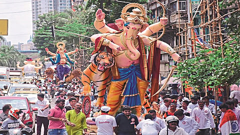 गणेशोत्सव सजावट साहित्य महागले