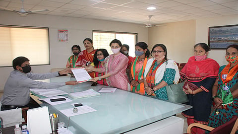 प्रकरणातील गांभीर्य ओळखा; धनंजय मुंडेंचा राजीनामा घ्या : भाजप महिला आघाडी