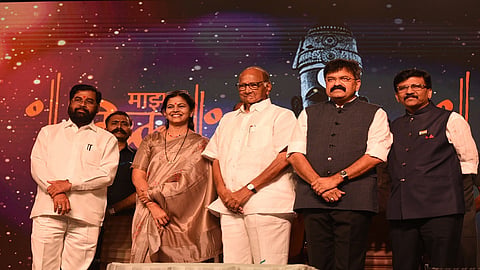 ठाणे : जितंद्र आव्हाड यांच्या सत्कार सोहळ्याला उपस्थित असलेले राष्ट्रवादीचे अध्यक्ष शरद पवार, शिवसेना खासदार संजय राऊत (छायाचित्र : दीपक कुरकुंडे)