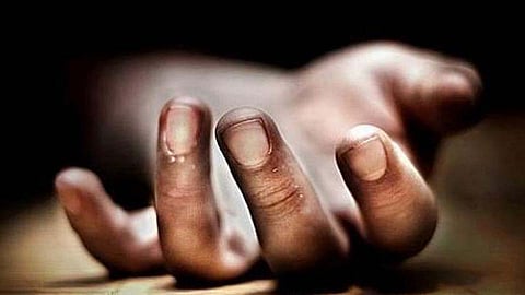 चिंचवडमध्ये पादचाऱ्यांना उग्र वास आला...अन् मोटारीत बघितलं तर मृतदेह!