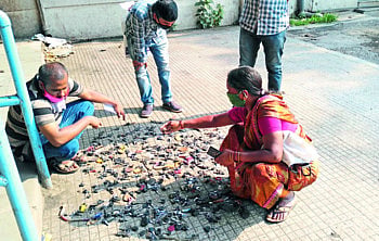 Ichalkaranji exercises while searching for the keys of confiscated vehicles