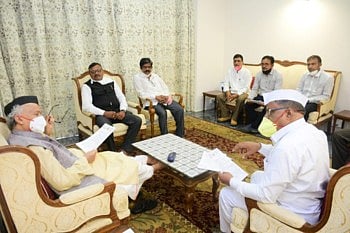राज्यपाल म्हणतात शेतकर्‍यांच्या समस्या सोडविण्यासाठी प्रयत्नशिल 