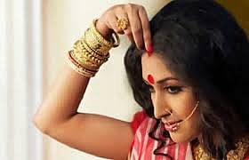 So women past kunku on their foreheads