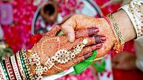 गुपचूप उरकले लग्न सोहळे, लॉकडाऊनमुळे पडली नवी प्रथा!