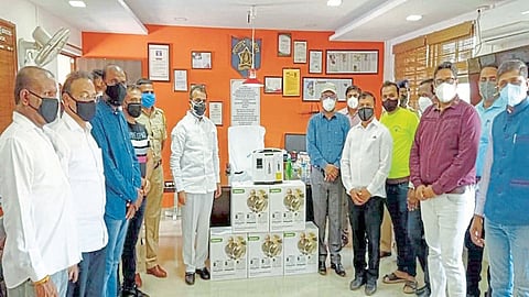 ऑक्‍सिजन ग्रुपला यंत्रांचे पाठबळ; पालकमंत्र्यांकडून कौतुक