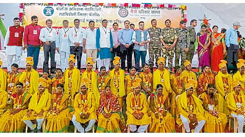 अहेरी - पोलिस व सामाजिक संस्थांच्या पुढाकाराने आदिवासींचा सामूहिक विवाह सोहळा रविवारी पार पडला.