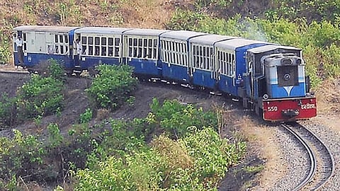 नेरळ-माथेरान मिनी ट्रेन सेवा सुरू करा, माथेरान नगराध्यक्षांची मागणी