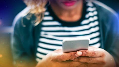 Nomophobia disease  young people due to mobile