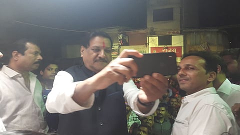 विसर्जनात नेत्यांनी सांधला गटबांधणीचा धागा 