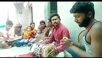 पारोळ्यात अहीराणी गाण्यातुन कोरोनाबाबत जागृती 