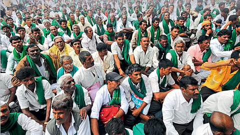 Article in Saptaranga by Prakash Pawar on Farmers Agitation