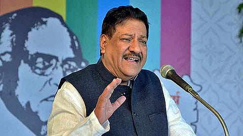 महेतांचा राजीनामा घेऊनच चौकशी करावी- पृथ्वीराज चव्हाण