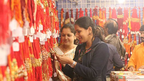 akola Sisters hilarity due to lockdown, lockout a day before Rakshabandhan