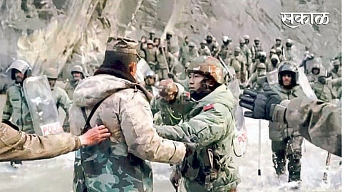 लडाख: गतवर्षी गलवान संघर्षादरम्यान बिहार रेजिमेंटचे अधिकारी कॅप्टन सोयबा महिंग्बा रंगमेई यांनी चिनी सैनिकांचा सामना केला. त्याचे एएनआय वृत्तसंस्थेने प्रसिद्ध केलेले छायाचित्र. त्यांच्या धाडसाचे कौतुक करत मणिपूरचे मुख्यमंत्री बिरेन सिंह यांनी रंगमेई यांचा 
