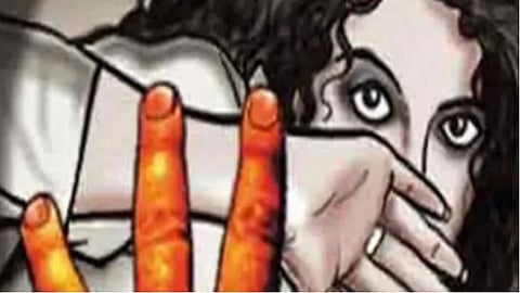 ४५ वर्षीय नातेवाईकाने अल्पवयीन बहिणींवर केला वारंवार बलात्कार