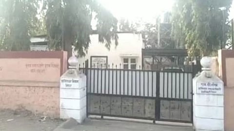 Reiki of the tahsildar house in Shirur by sand mafia