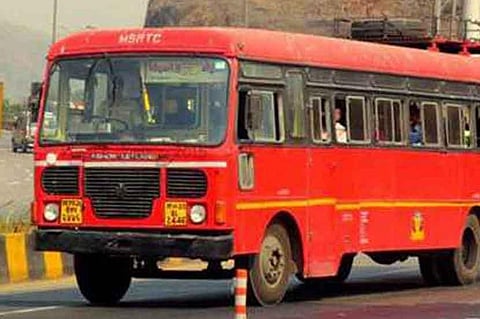 एकही प्रवासी नाही... तरी  बस धावल्या रिकाम्या 