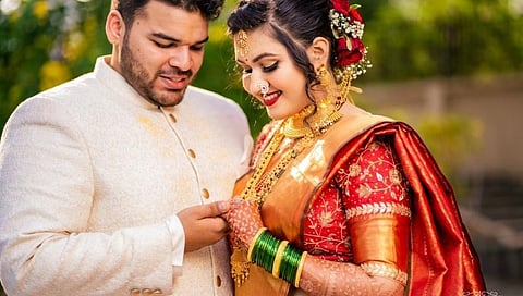 hindu muslim marriage together in one stage kolhapur marathi news