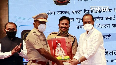 भाऊ गृहमंत्री असताना साइड ब्रॅंचमध्ये केलं काम; सहाय्यक पोलिस आयुक्तांचं अजित पवारांकडून कौतुक  