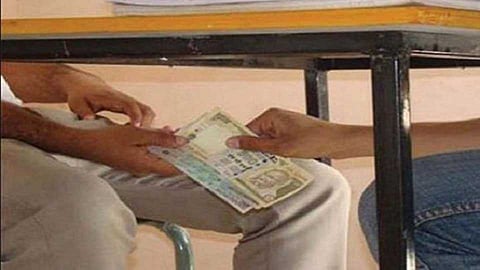 Talathi arrested for taking bribe nashik marathi news