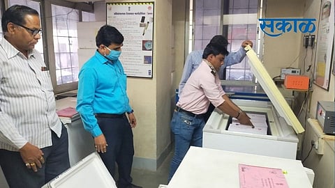 The corona vaccine was received in Ahmednagar district on Wednesday morning.jpg