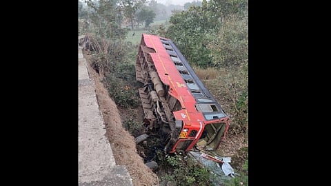 माणगाव जवळ एसटी बसला अपघात 22 प्रवासी जखमी