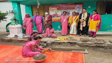 women made things from cow dunk 
