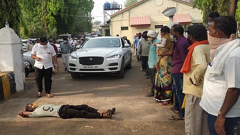 physically challenged man stopped Sanjay rathod vehicle in Yavatmal 