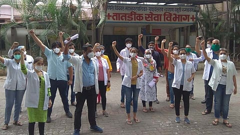 VIDEO : कोरोनात जीव धोक्यात घालूनही पिंपरीतील 'वायसीएम'च्या डॉक्टरांना वेतन नाही!